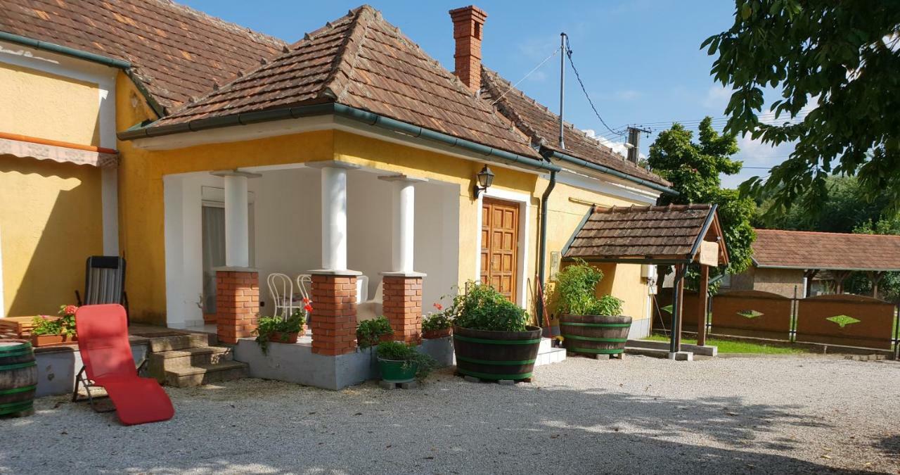 Kerka-Voelgyi Vendeghaz Hotel Kerkaszentkirály Exterior photo